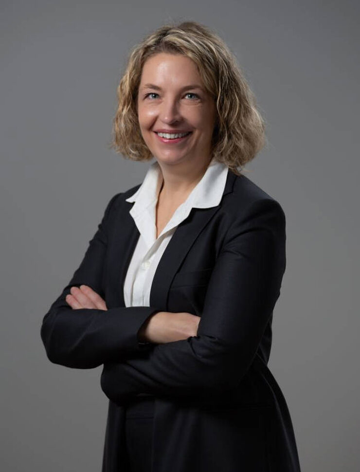 NINA POTISEK, partnerica za področje odnosov z zaposlenimi