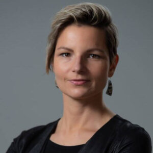 TADEJA ŠTEHARNIK, partnerica za področje odnosov z zunanjimi deležniki